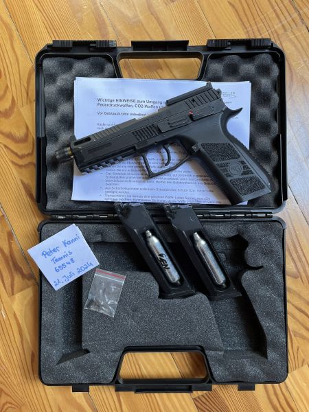 KJ Works CZ P-09 OR Optics Ready mit Metallschlitten CO2BB 6mm BB schwarz / gold inkl. 2 Magazinen