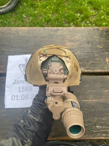 FAST Helm mit PVS-18 Replica, Helmbezug und Patches [SOF/Night Ops Style]