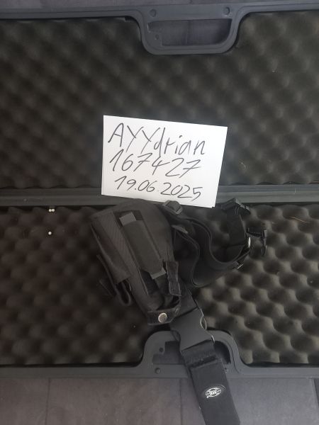 Pistolen Bein Holster in schwarz, Granaten quintupple holster in multicam, Doppel Pistolen pouch in OD