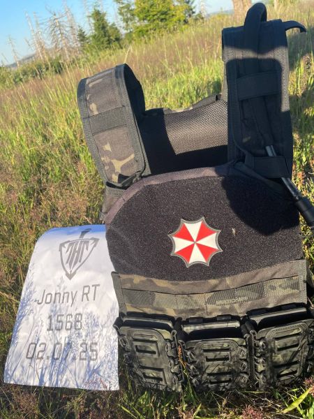 Taktisches Gear-Set – Handgefertigter Plate Carrier (Black Multicam) + Dummy-Plates + Hydration + Pouches + Umbrella Patch