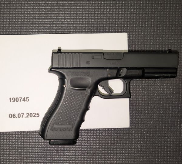 Glock 17 Gen. 4 Airsoft mit Metallschlitten CO2 BlowBack 6mm BB schwarz