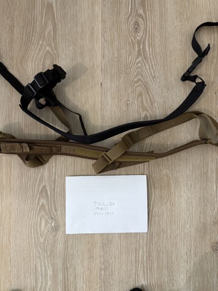 Schwarzer Trageriemen