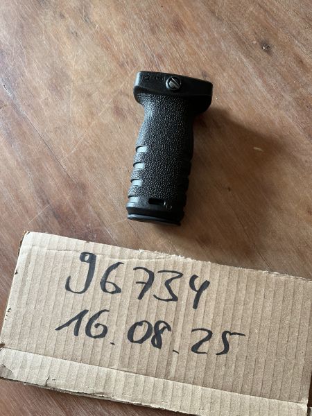 MFT Mission First Tactical React Short Grip Black