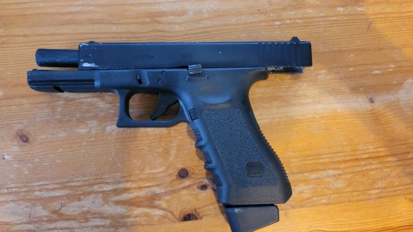 VFC Glock17Gen3 + Holster + 1 Mag