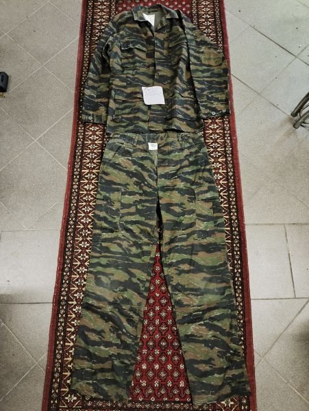 Uniform-Set: Tigerstripe Größe M. Hose und Feldbluse