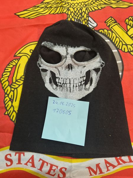 Sturmhaube mit Totenkopf