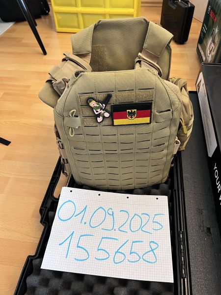 Plate Carrier mit Pouches / Patches Coyote Tan