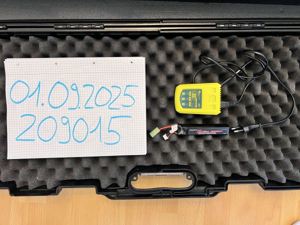 Ladegerät + Akku 11,1V 1100mAh