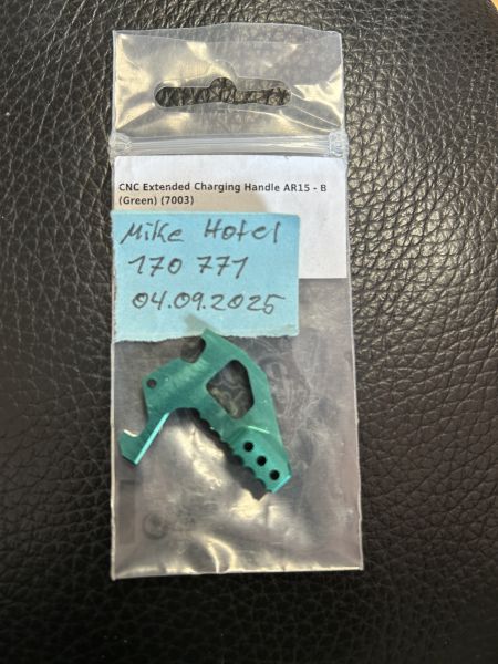 Retro Arms Charging Handle grün NEU