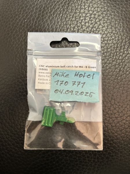 Retro Arms Bolt Catch grün