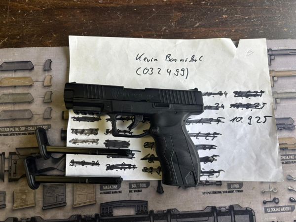 Elite Force CO2 Blow Back Pistole