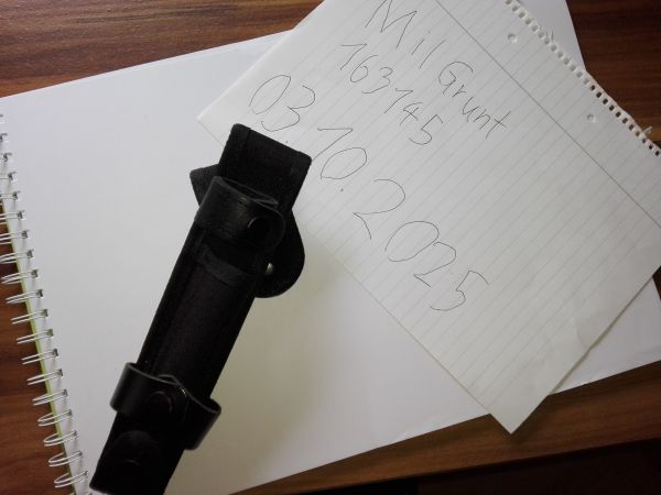 Britisches Gürtelholster für Teleskopschlagstöcke