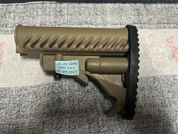 M4 Schaft TAN mit Batteriefach