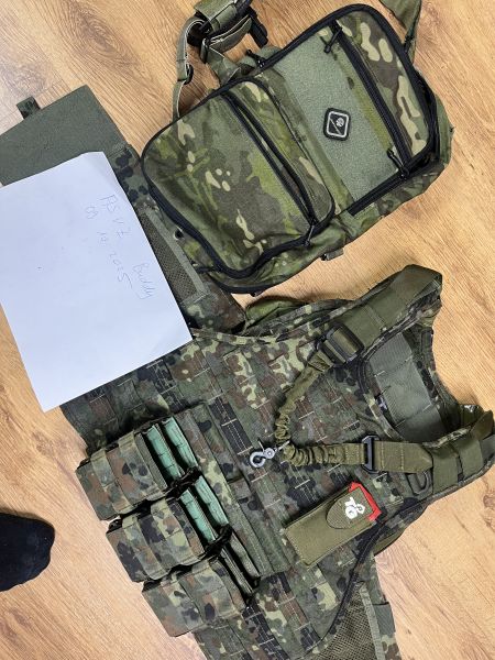 Invader Gear Platte mit M4 Zentauron Taschen uvm.