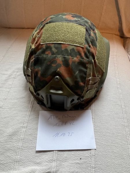 Fast Helm mit Flecktarn Bezug