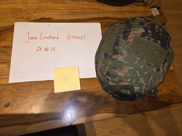 Helm mit Bezug in Flecktarn