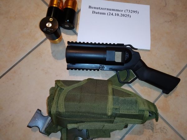 40 mm Granatenpistole (Ohne Granaten) mit Holster