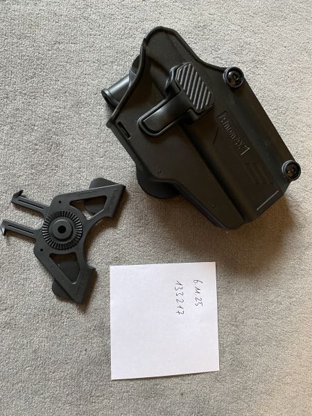 Amomax Universalholster für 80 Pistolen mit Molle-Adapter