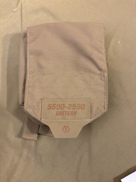 BB2590 Battery (NVG Padded) Pouch gepolstert Coyote