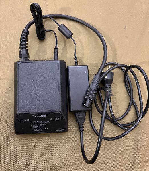 Ultralife CH002 BB2590 Ladegerät AN PRC Thales Harris Brentronics