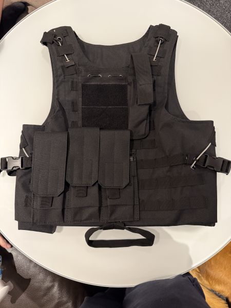 Taktische Weste Schwarz mit Magazintaschen