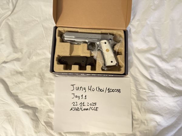 Cybergun Colt 1911 mit Perl Griffschalen