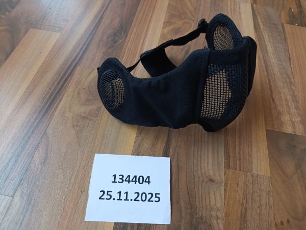 Gittermaske schwarz mit Ohrenschützern