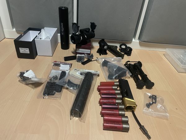 BEGADI Konvolut NEU - Red Dot Visiere, Rails, Handgriffe, Schalldämpfer usw…