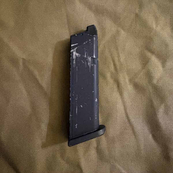 VFC Glock 17 G17 GBB Magain