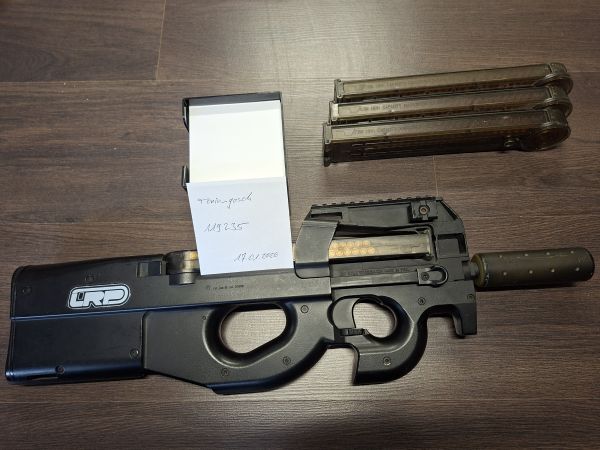 ECHO1 E90 P90 mit 4 Highcap Mags