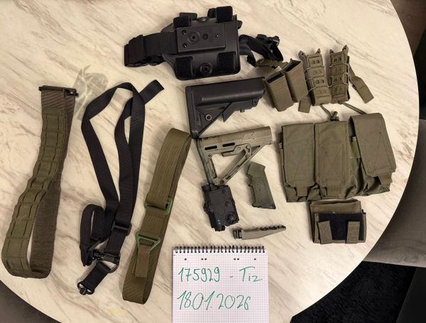 Konvolut - Pouches, Gürtel, Anbauteile etc.