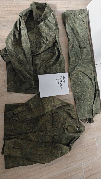 Digital Flora / Zifra 2 Oberteile und 1 Hose in Größe L