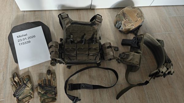 Agilite Plattenträger + Battlebelt, Helm und Handschuhe