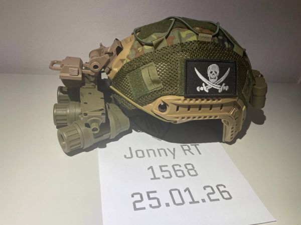 FAST Helm mit GPNVG-18 Replica, Helmbezug und Patches [GERMAN SPECIAL FORCES STYLE]