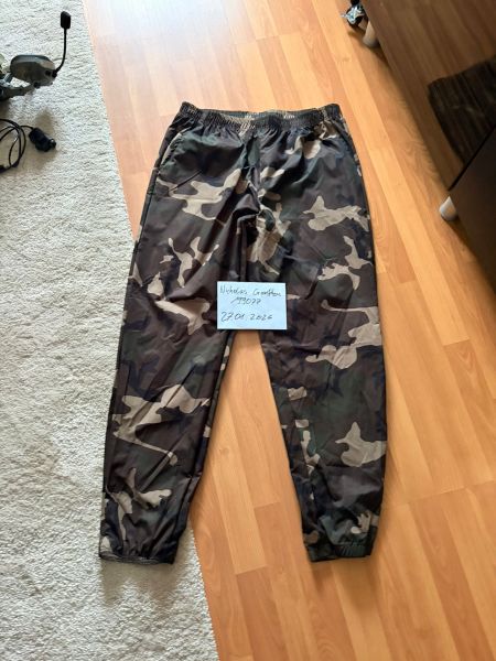 Nässeschutz hose im Wald look 