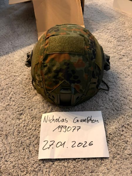 Combat Helm mit Bezug
