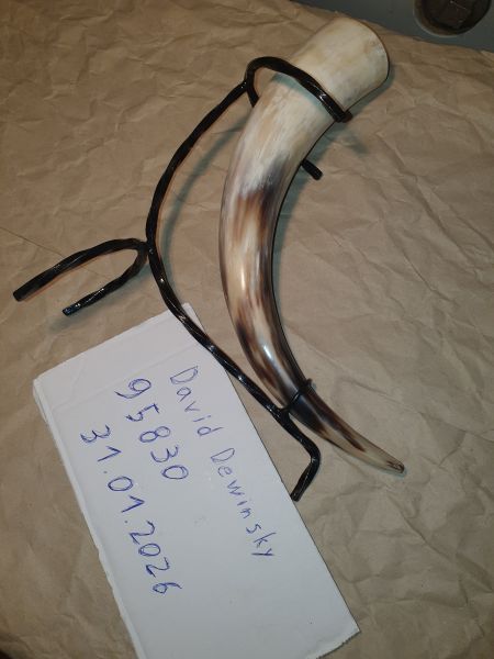 Trinkhorn mit Standfuß