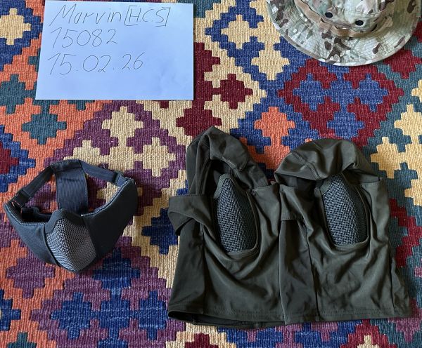 Gittermaske und Sturmhauben mit Gittermaske