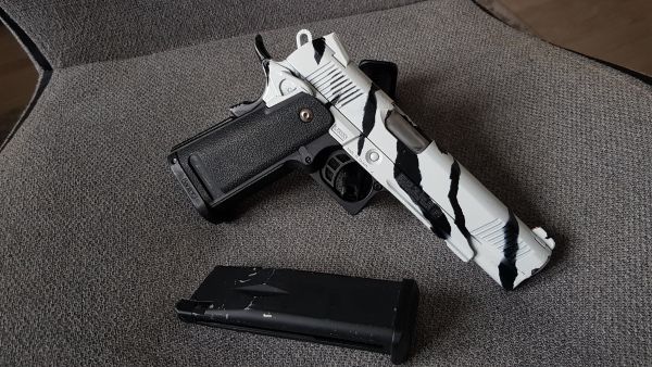 Custom Hicapa GBB | Stahlinternals + 2 Magazine