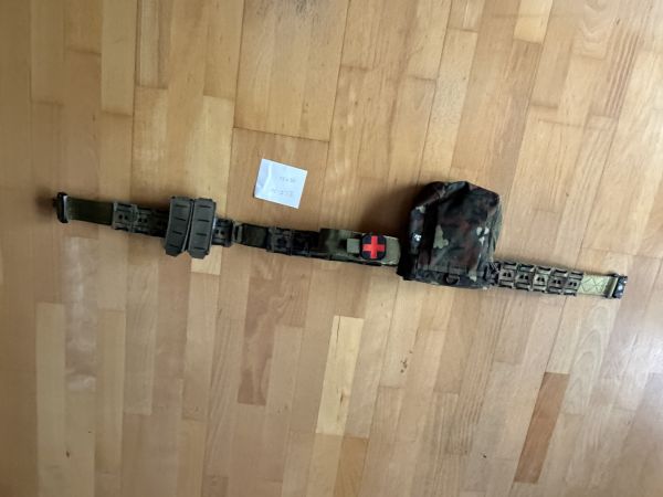 Novritsch Gürtel mit verschiedenen Pouches 