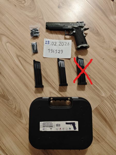 Begadi/Army Armament R601 HiCapa GBB + 2 Magazine