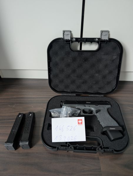 Army Armament R17 Gladiator + 2 Magazine