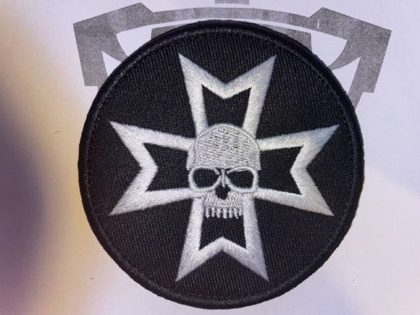 Black Templars Skull Patch – Warhammer Style Velcro Patch 7,5×7,5 cm | Space Marine Morale Patch