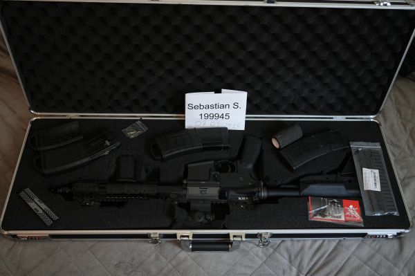 VFC BCM MCMR V1 GBBR mit Romeo 5 Klon, dri Magazinen und Waffenkoffer