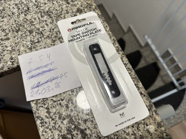 M-LOK Tape Switch Mounting Plate - Surefire