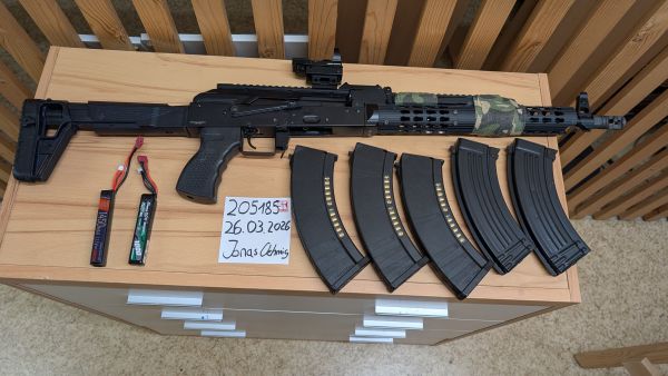 Begadi AKM Gen. 5 mit Anbauteilen, Tuning und 5 Midcaps