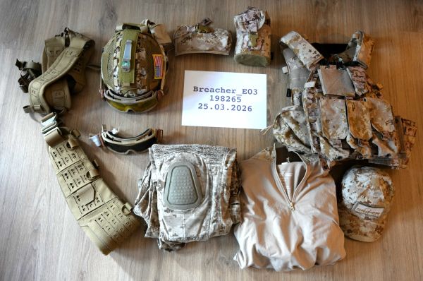 AOR1 TMC Plate Carrier, Invader Gear Uniform, Helm sowie Novritsch Battle Belt