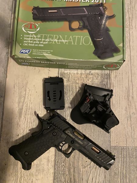 UPDATE: ASG STI Combat Master 2011 HiCapa GBB mit IPSC Schnellzieholster