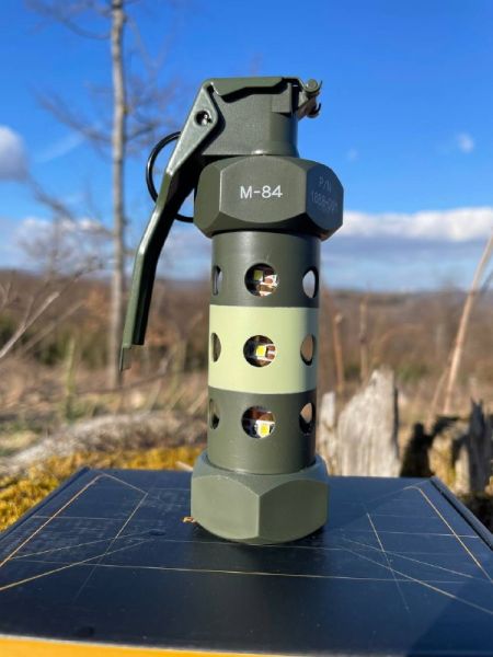 M-84 Flashbang Replika – LED Blendgranate mit Timer- & Dauerlicht (Airsoft / MilSim)