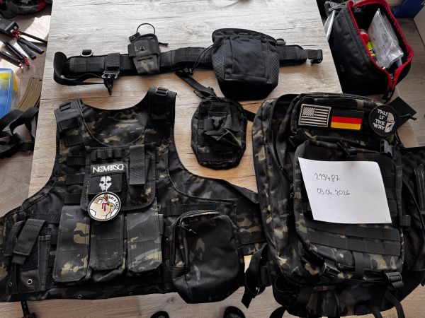 Taktische Weste / Gürtel / Rucksack / Kleinteile 